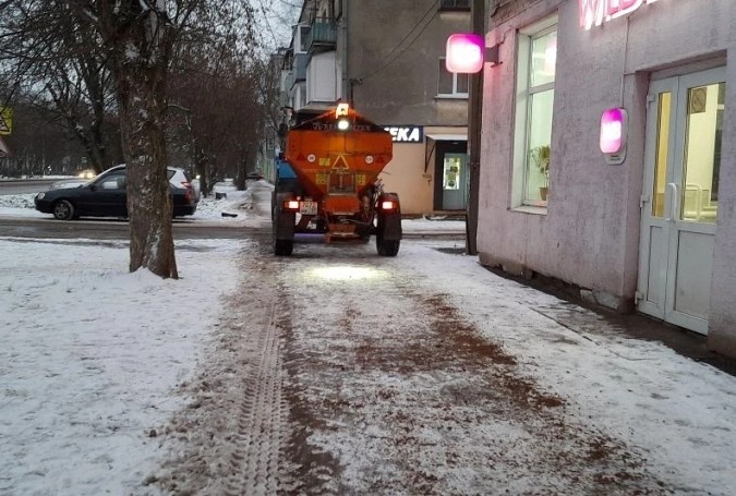 УГХ Кинешмы расчищает от снега дороги и тротуары фото 8