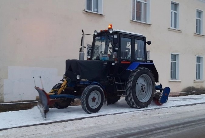 УГХ Кинешмы расчищает от снега дороги и тротуары фото 9