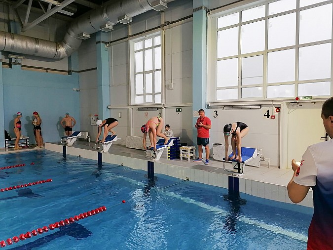 Студенты колледжей Кинешмы соревновались в плавании фото 4