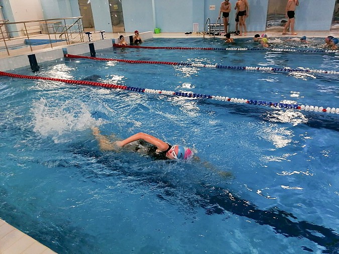 Студенты колледжей Кинешмы соревновались в плавании фото 6