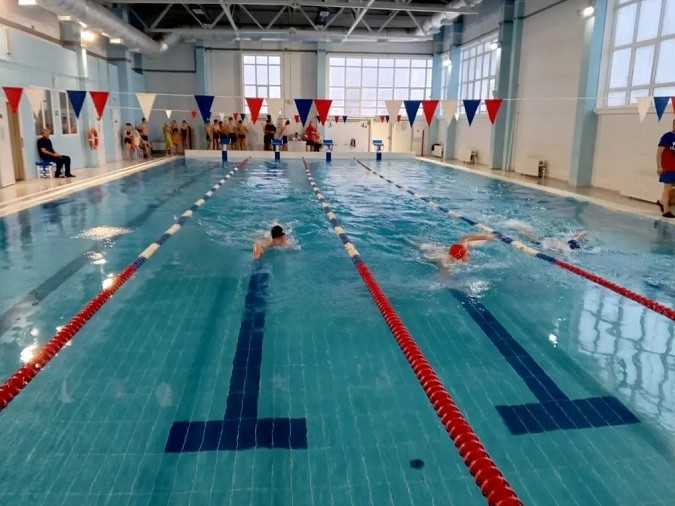 Студенты колледжей Кинешмы соревновались в плавании фото 3