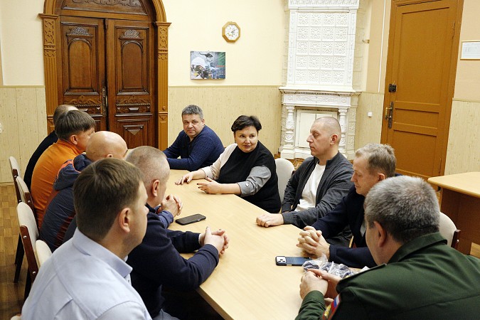 В военкомате Кинешмы чествовали предпринимателей, помогающим десантникам в зоне СВО фото 10