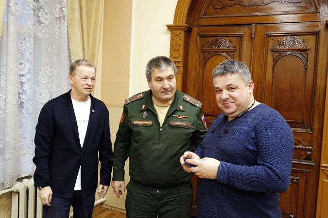 В военкомате Кинешмы чествовали предпринимателей, помогающим десантникам в зоне СВО фото 7