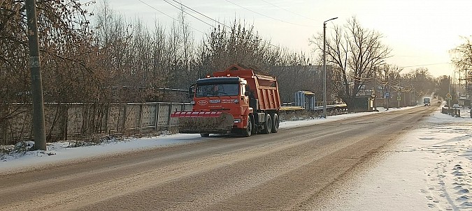 Дороги Кинешмы обрабатывают противогололёдным составом фото 2