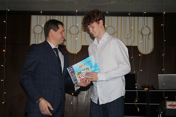 В Кинешемском районе чествовали лучших представителей молодежи фото 10