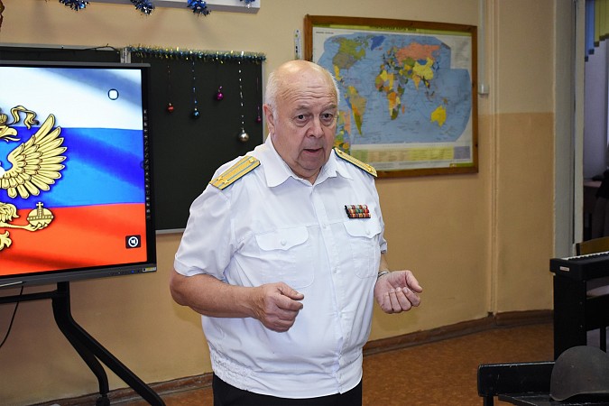 В гимназии им. А.Н. Островского открыта ещё одна «Парта Героя» фото 9