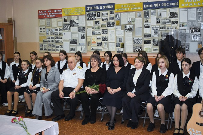 В гимназии им. А.Н. Островского открыта ещё одна «Парта Героя» фото 10
