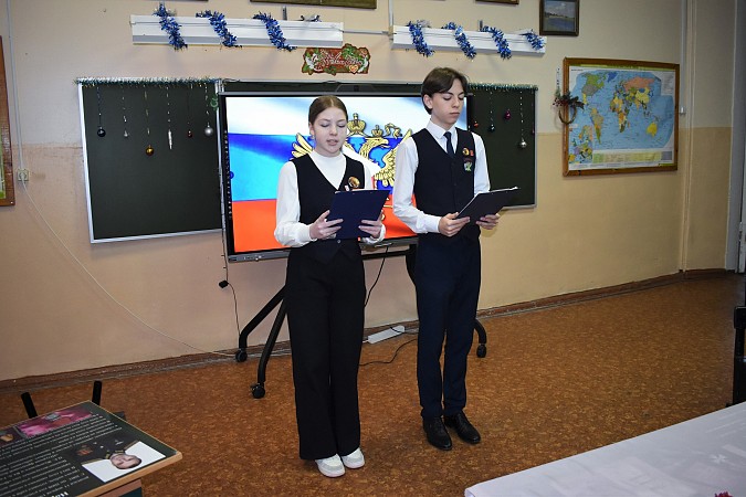 В гимназии им. А.Н. Островского открыта ещё одна «Парта Героя» фото 8