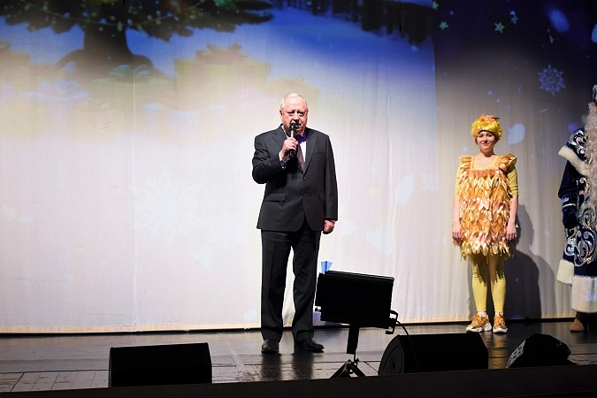 Ёлка главы Кинешмы собрала почти 600 ребят фото 2