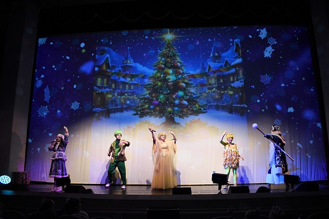 Ёлка главы Кинешмы собрала почти 600 ребят фото 3