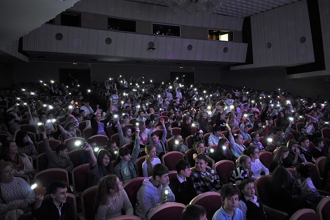 Ёлка главы Кинешмы собрала почти 600 ребят фото 4