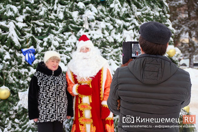 Дед Мороз и Снегурочка дарили жителям Кинешмы календари от Кинешемец.RU фото 16