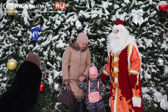 Дед Мороз и Снегурочка дарили жителям Кинешмы календари от Кинешемец.RU фото 28