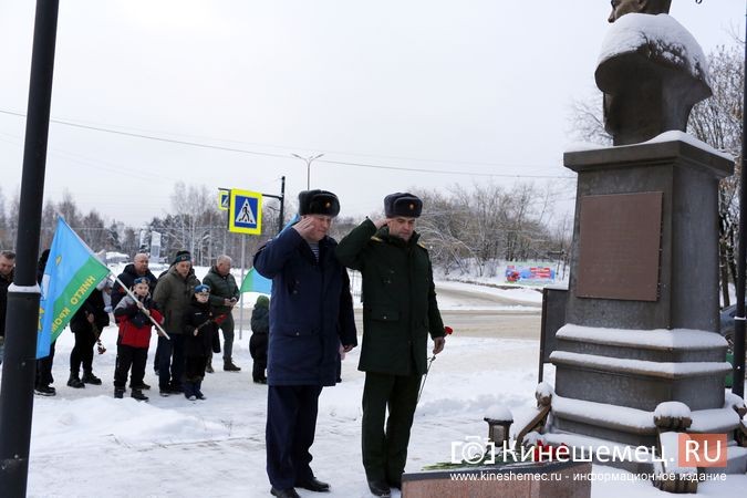 В Кинешме почтили память генерала Василия Маргелова фото 10