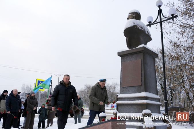 В Кинешме почтили память генерала Василия Маргелова фото 11