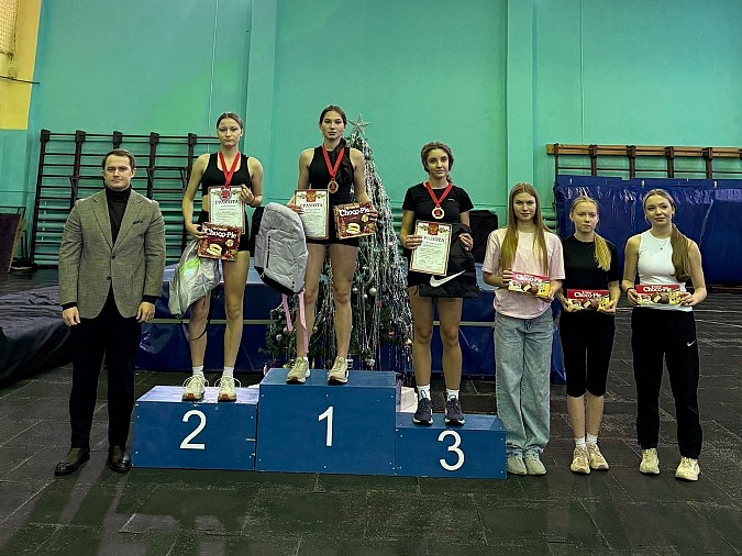 Кинешемские легкоатлеты поборолись за призы Деда Мороза фото 3