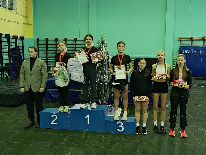 Кинешемские легкоатлеты поборолись за призы Деда Мороза фото 2