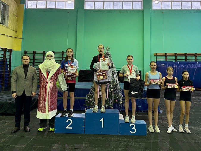 Кинешемские легкоатлеты поборолись за призы Деда Мороза фото 6