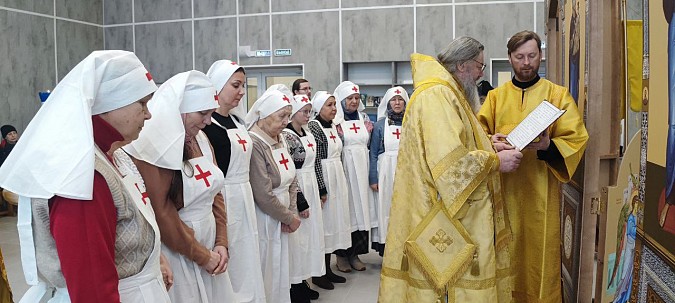 В храме Кинешемской ЦРБ состоялось архиерейское служение фото 3