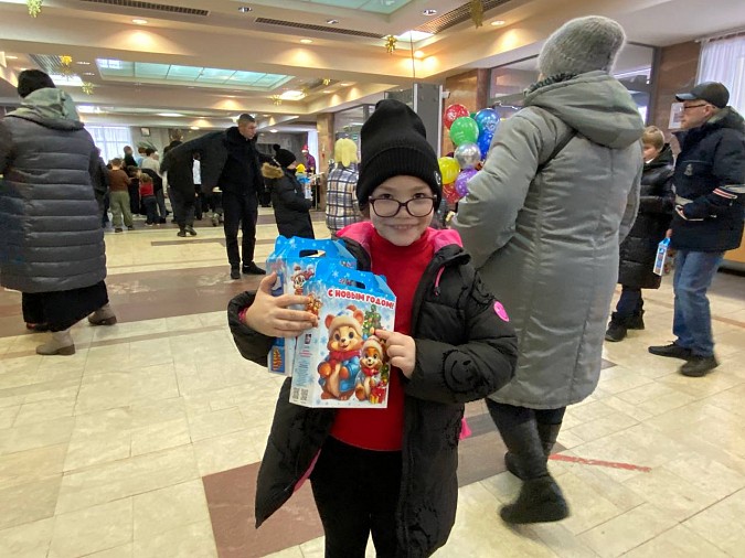 В Кинешемском театре состоялась традиционная благотворительная елка фото 13