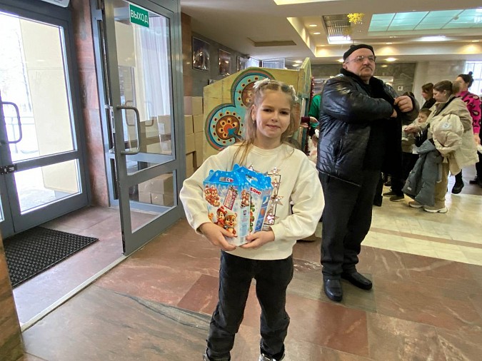 В Кинешемском театре состоялась традиционная благотворительная елка фото 12