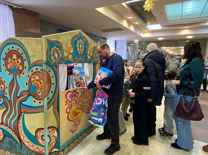 В Кинешемском театре состоялась традиционная благотворительная елка фото 8