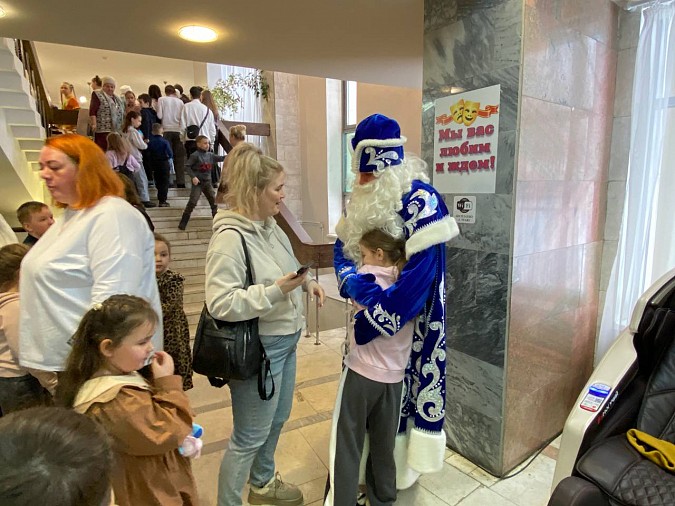 В Кинешемском театре состоялась традиционная благотворительная елка фото 7