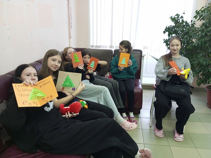 Пациентов детской больницы поздравили с Новым годом фото 2