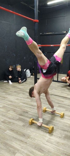 В Кинешме прошел 3-й этап первенства города по воркауту фото 16