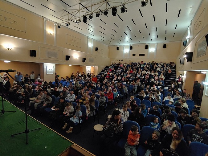 В Кинешме прошла благотворительная Епархиальная Рождественская ёлка фото 2