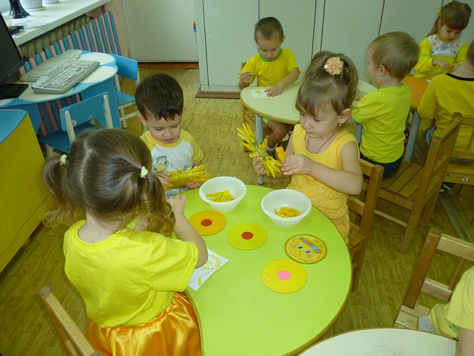 Весёлый и тёплый праздник жёлтого цвета фото 11