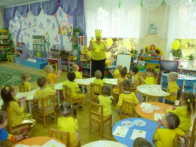 Весёлый и тёплый праздник жёлтого цвета фото 9