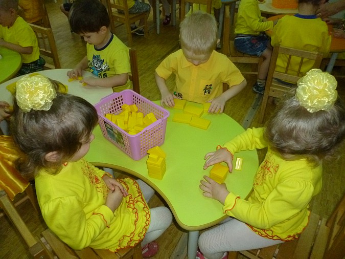 Весёлый и тёплый праздник жёлтого цвета фото 13