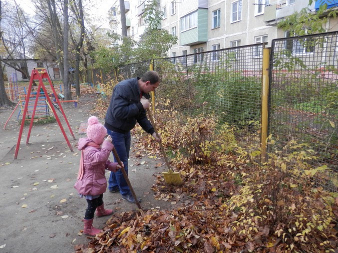 Прошла акция «Чистая детская площадка» фото 2