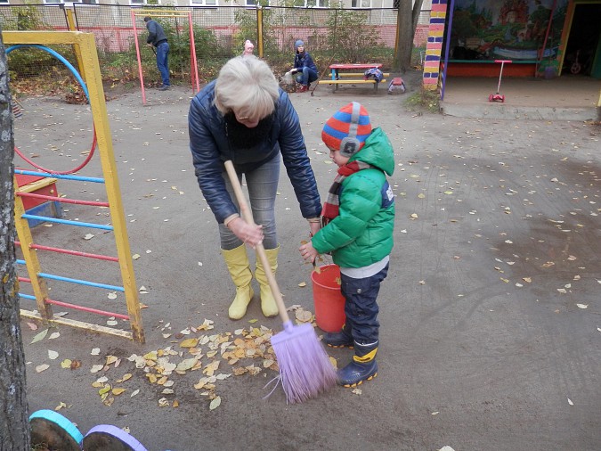 Прошла акция «Чистая детская площадка» фото 5