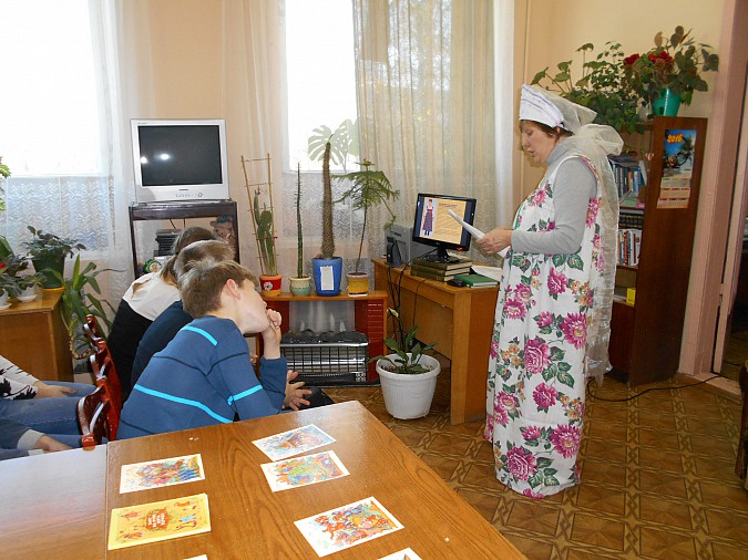 Плыли девы в цветных сарафанах фото 2