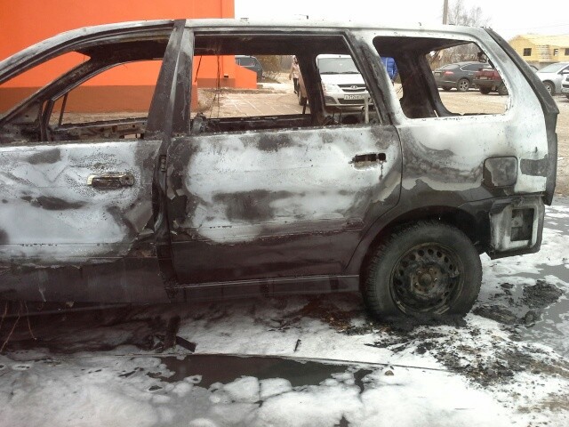 В Кинешме сгорел автомобиль фото 4