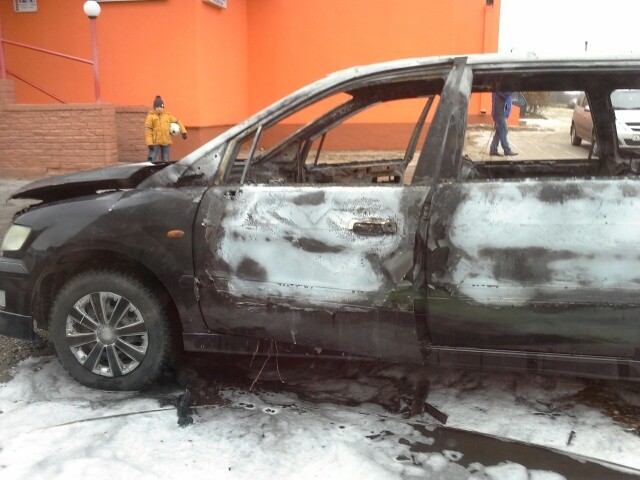 В Кинешме сгорел автомобиль фото 3