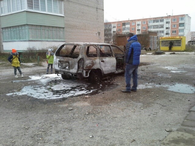 В Кинешме сгорел автомобиль фото 5