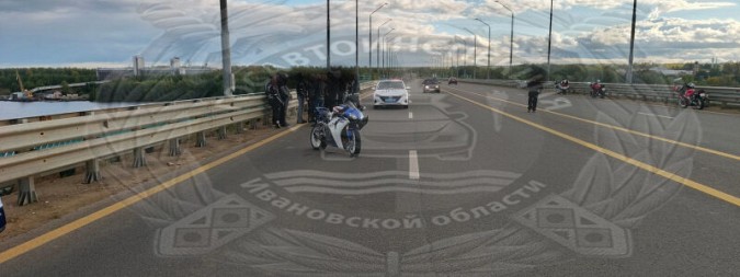 На мосту через Волгу столкнулись два мотоцикла фото 2