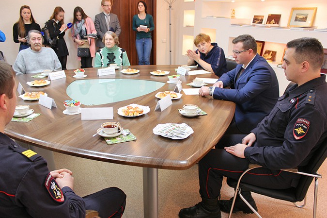 Пострадавшие при взрыве газа встретились со своими спасителями фото 2