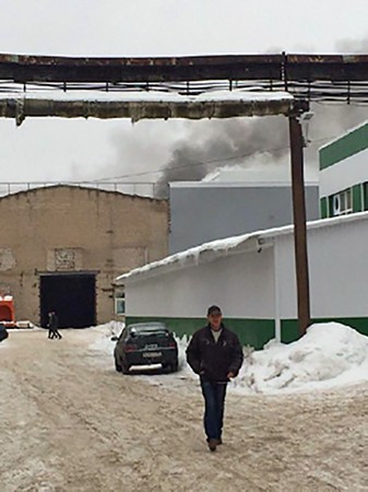 Вспыхнул цех по изготовлению окон фото 3