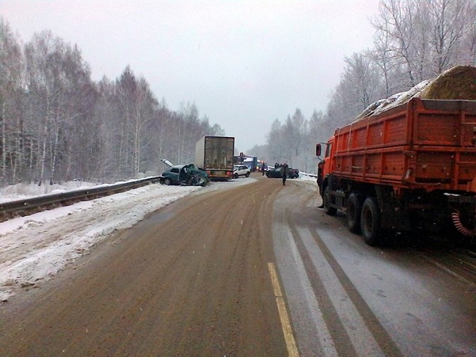 Четыре автомобиля столкнулись в Ивановской области фото 2