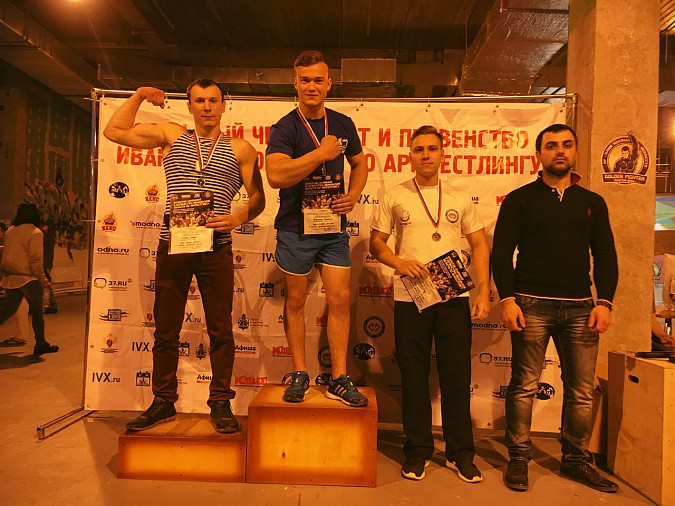Наволокчанин стал призёром региональных соревнований по армрестлингу фото 3
