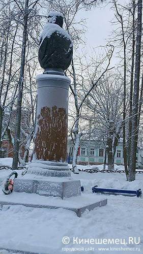 В Кинешме осквернили памятник маршалу Василевскому фото 5