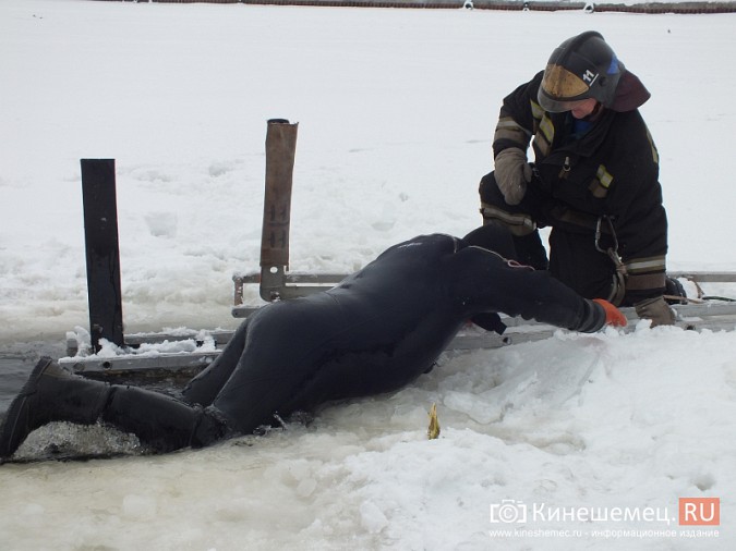 Спасатели провели показательные учения в Кинешме фото 10