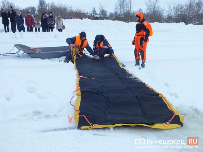 Спасатели провели показательные учения в Кинешме фото 12