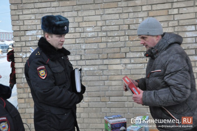 Штрафами торговцев пиротехникой не напугать фото 2