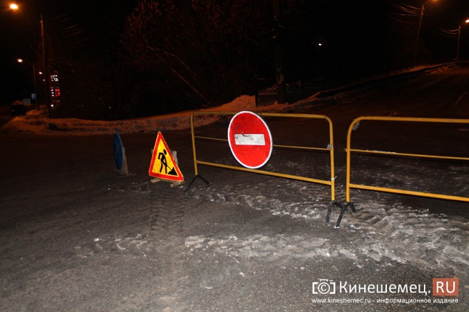 С Никольского моста вывезли 400 «кубов» снега фото 6