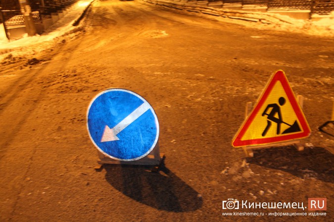 С Никольского моста вывезли 400 «кубов» снега фото 7